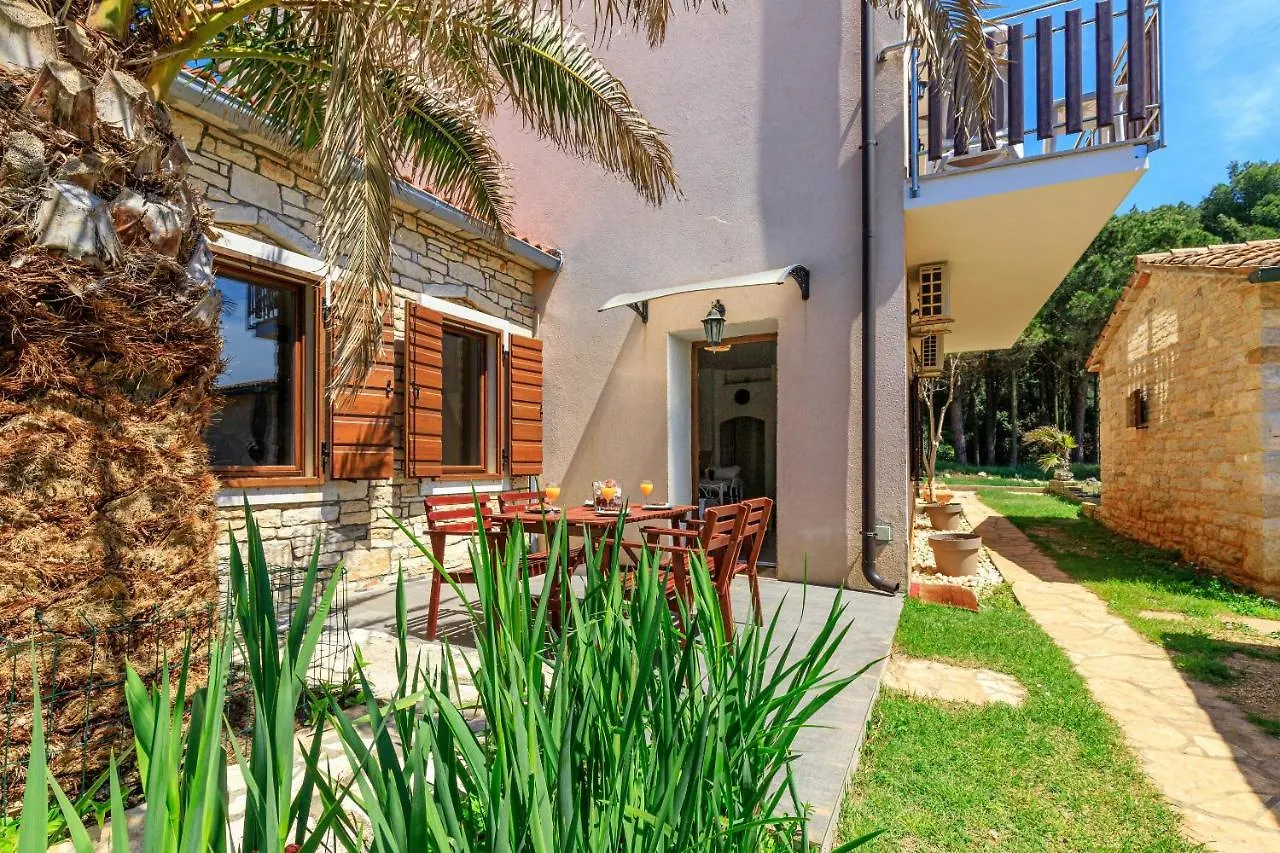Cuvi Beach Apartments ロヴィニ